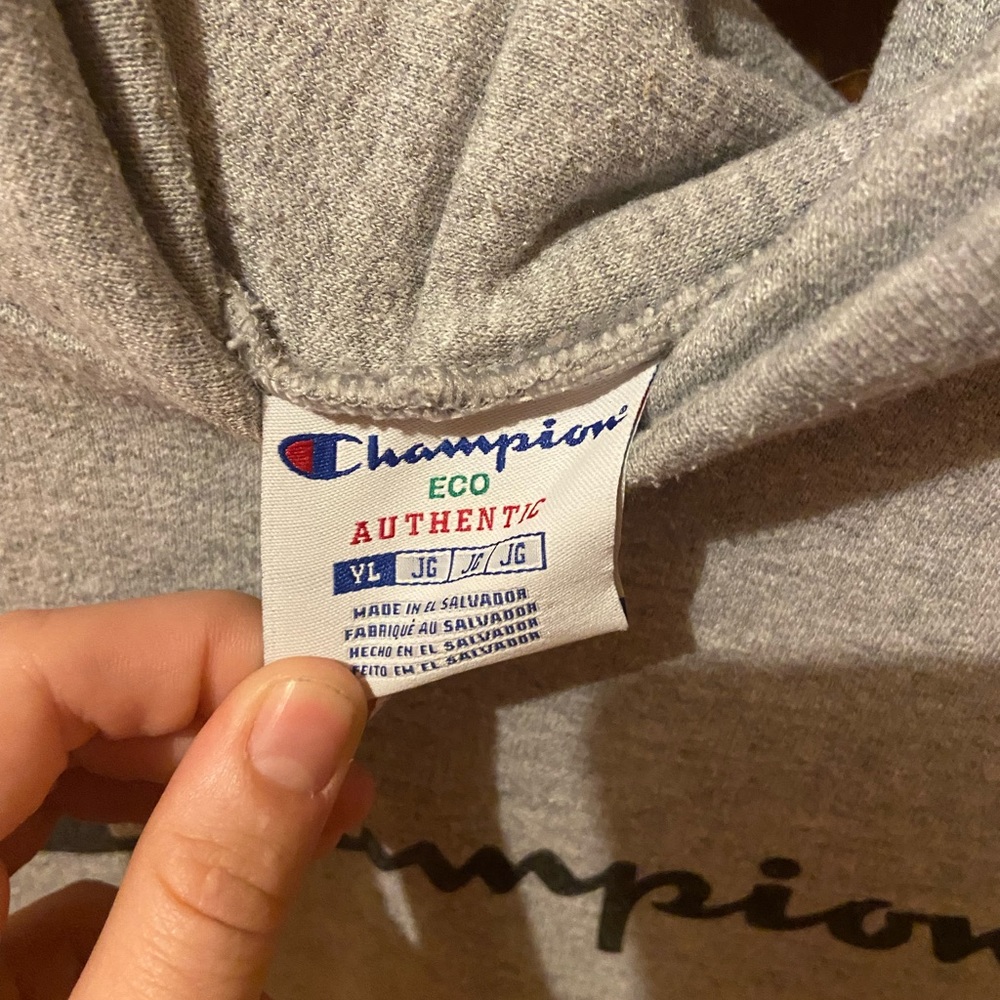 Champion pull over - Picture 3 of 3